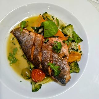 Сібас з овочами