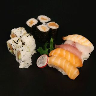 151 Sushi misto medio - 12 pezzi