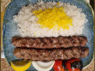 Kubideh cordero con arroz