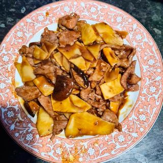 Ternera Con Bambú Y Setas Chinas