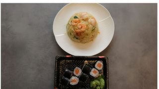 402 Acqua, riso saltato e 8 hosomaki