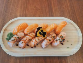 m17. Nigiri Salmão Misto