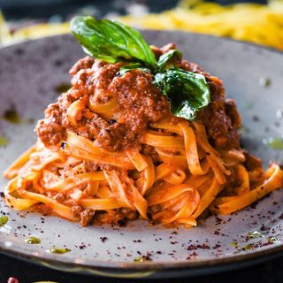 Tagliatelle con ragú bolognese