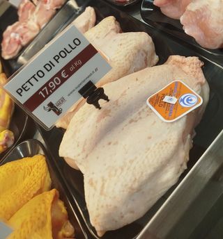 Petto di pollo biologico a fette avicola artigiana 500 gr ca. 