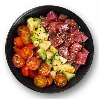 Poke de atún con aguacate, tomate cherry, salsa soja y miel