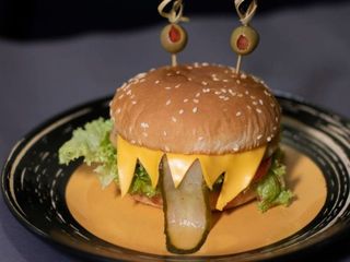 ЗУБАСТИК бургер з курячою котлеткою (200g)