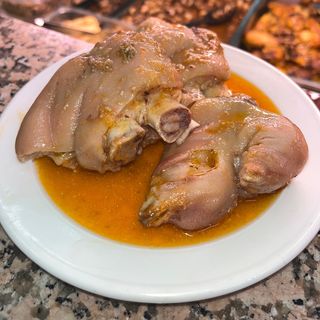 Pies De Cerdo En Salsa