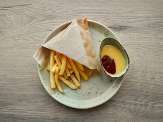 Картопля фрі з двома соусами(150/50г)