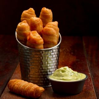 CUBO 10 nugguets y 5 tequeños