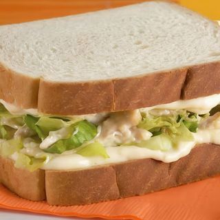 Sandwich De Pollo Mechado