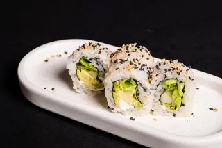 110. Uramaki vegetariano