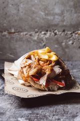 Pita Tradicional Gyro De Pollo