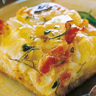 Pizza De Papas Con Würstel Y Mozzarella (8 Porciones)