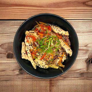 Udon z kurczakiem i warzywami yasai 