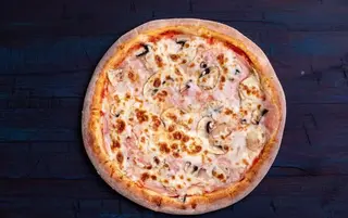 Pizza Prosciutto e Funghi