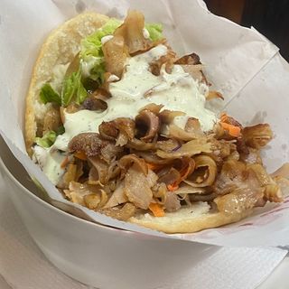 Arepa de carne de kebab ( pollo)  halal