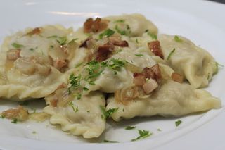 Pierogi z mięsem i kapustą ręcznie lepione 8szt