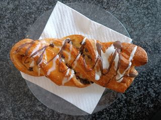 TRENZA DE CHOCOLATE Y CREMA