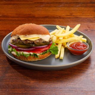 Burger cu pârjoală de vită 