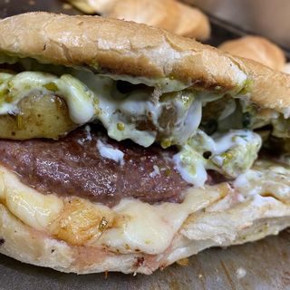 41. Panino con salsiccia di maiale, scamorza, scarola