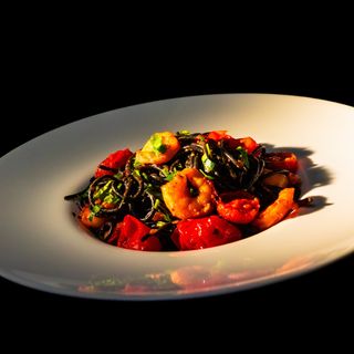 Spaghetti Nero di Sepia cu Creveti