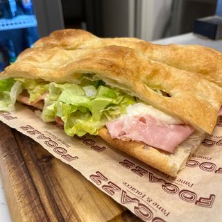 Mortadella, crescenza  e insalata