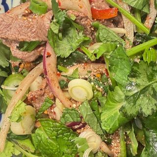 Ensalada Namtok Nuea