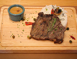 Entrecôte Poêlée au Beurre d’Ail