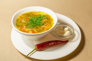 Zeamă de găinușă cu tăiței de casă 