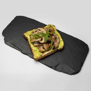 2 Toasts Complets Avocat et Champignons frais