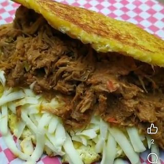 Cachapa con carne mechada