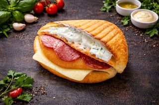 Джоб с луканка и кашкавал