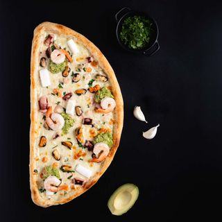 Pizza Royal Fructe de mare  half + 1 sos dulce inclus