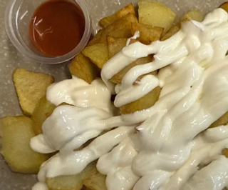 Patatas bravas caseras (ración)