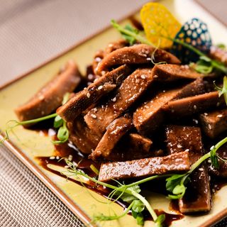 Язик в пікантному соусі  (100г)