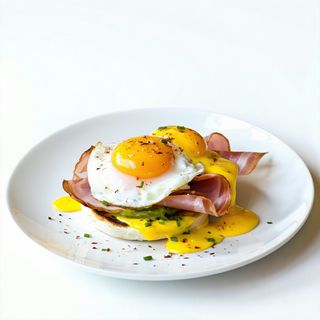 Eggs benedict sunca si cascaval (300g)