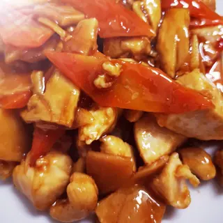 64. Pollo con anacardi