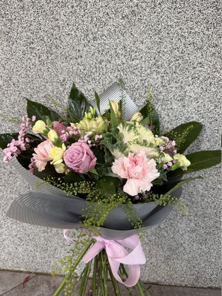 Bukiet 15 pastelowych mieszanych kwiatów