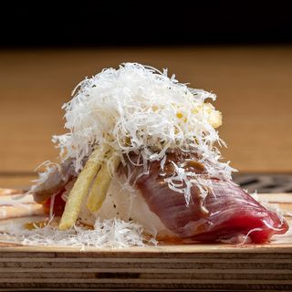 Nigiri de vaca vieja trufada