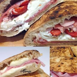 Puccia prosciutto cotto mozzarella e pomodoro