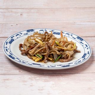 Tallarines de arroz anchos salteados