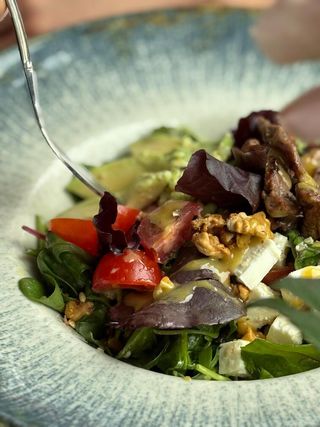 Salată avocado și vită