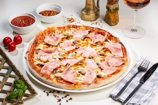 Pizza Prosciutto e Funghi