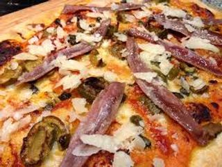 Pizza Puttanesca (24 Cm.)