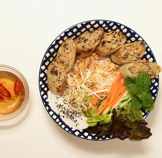 Bún Chả Giò Con Nems De Pollo