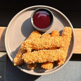 Сирні палички з ягідним соусом (200/40г)