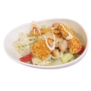 Салата Цезар Белмонте с хрупкави пилешки хапки