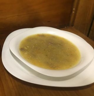 Teleća čorba sa salatom