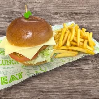 Hamburguesa crispy chicken con patatas 