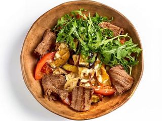 Теплий салат з телятиною (300g)